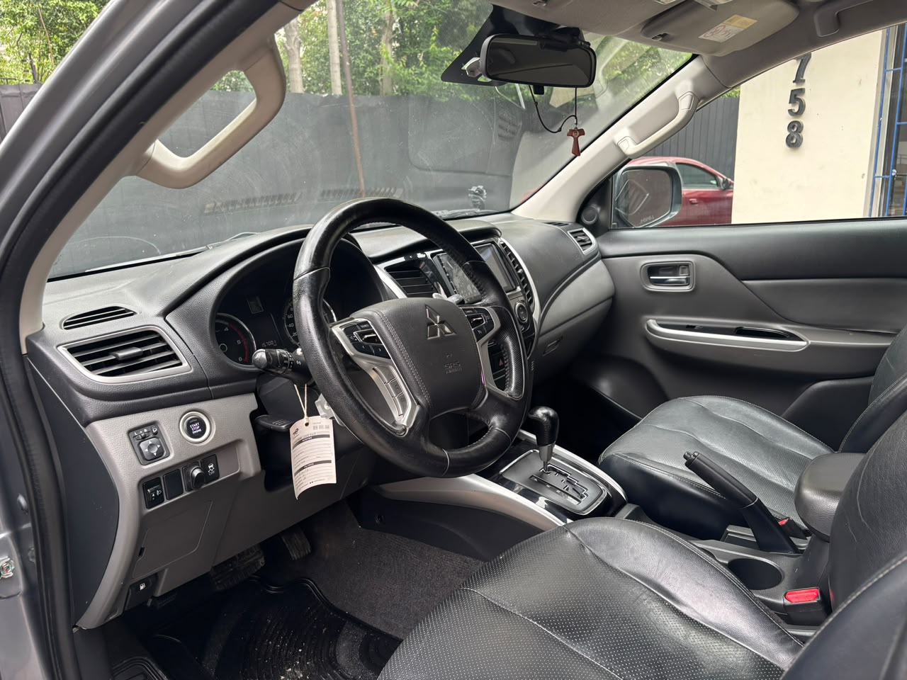 Mitsubishi L200 — foto 22 de 23