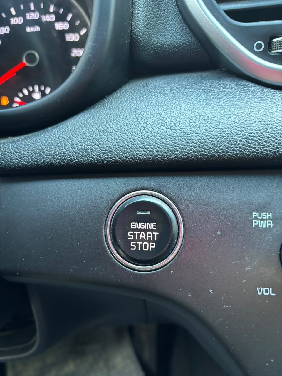 KIA Sportage — foto 12 de 28