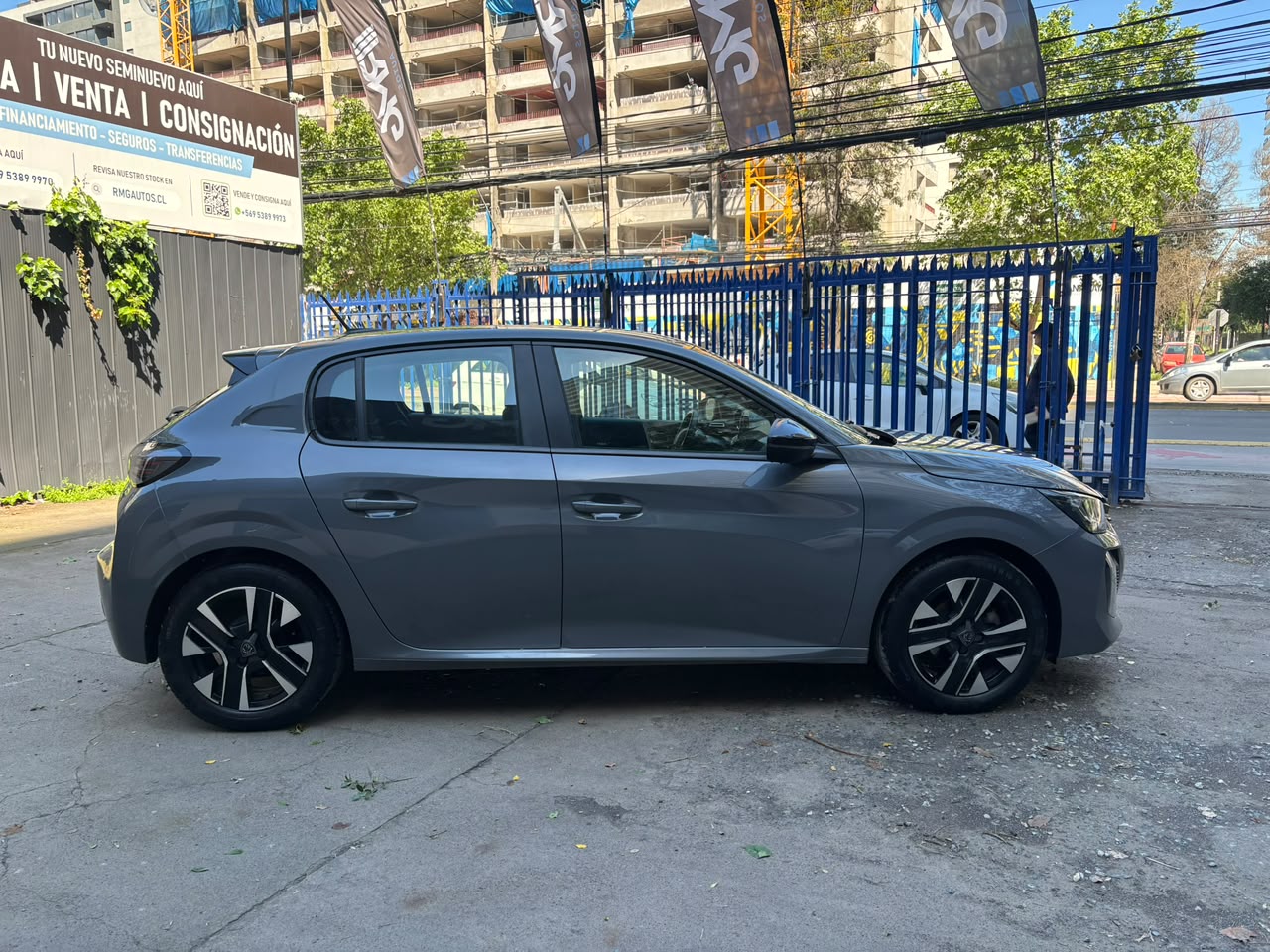 Peugeot 208 — foto 6 de 17