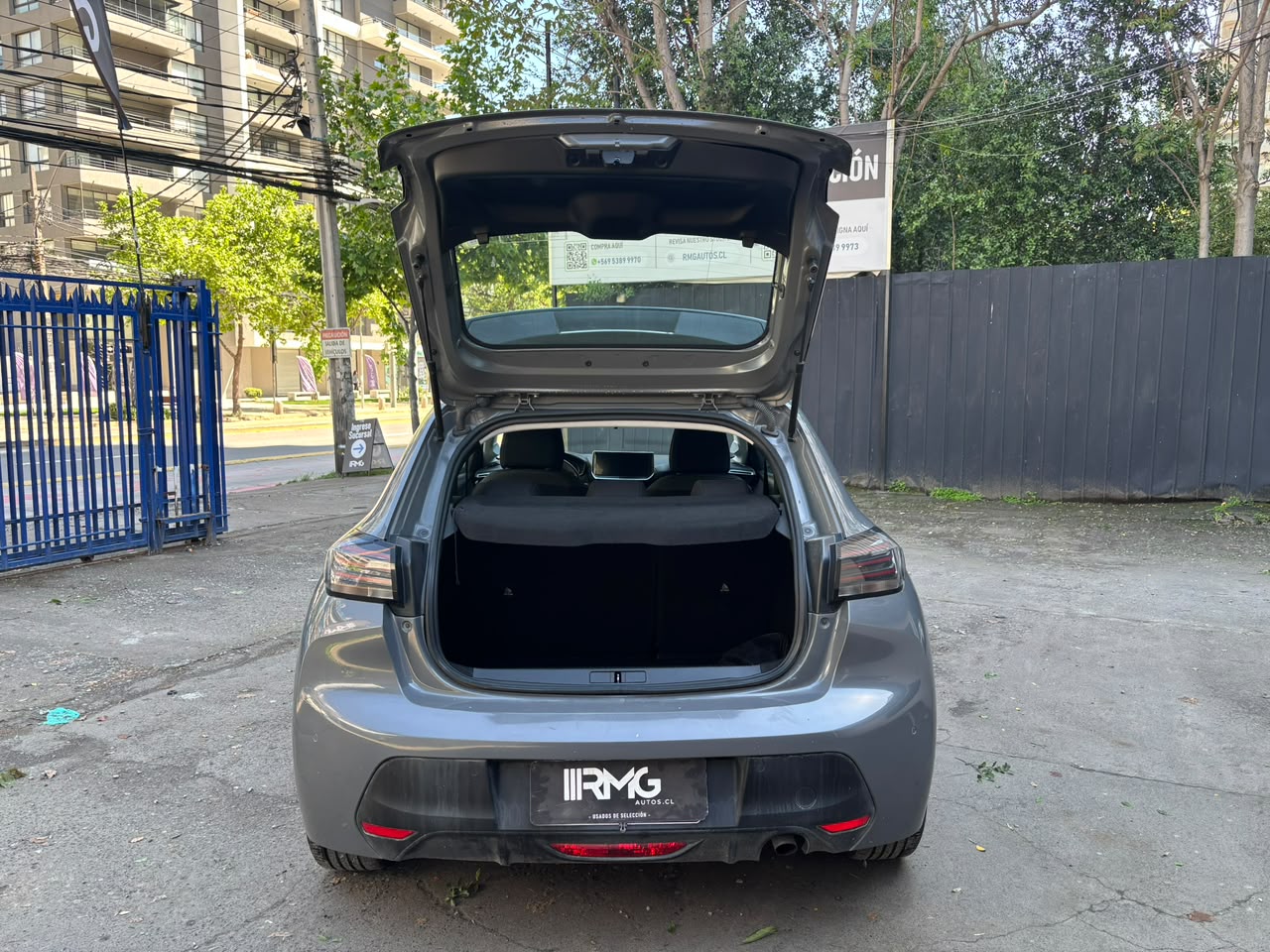 Peugeot 208 — foto 10 de 17