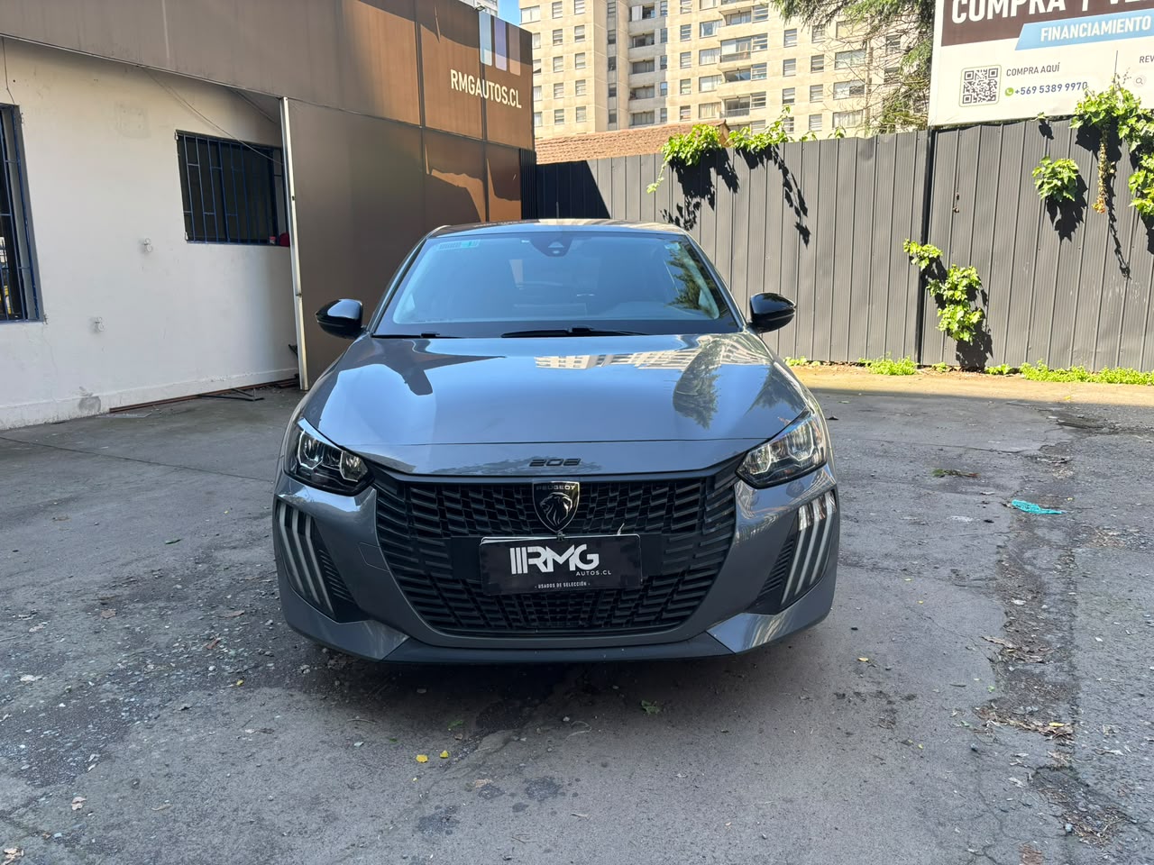 Peugeot 208 — foto 8 de 17