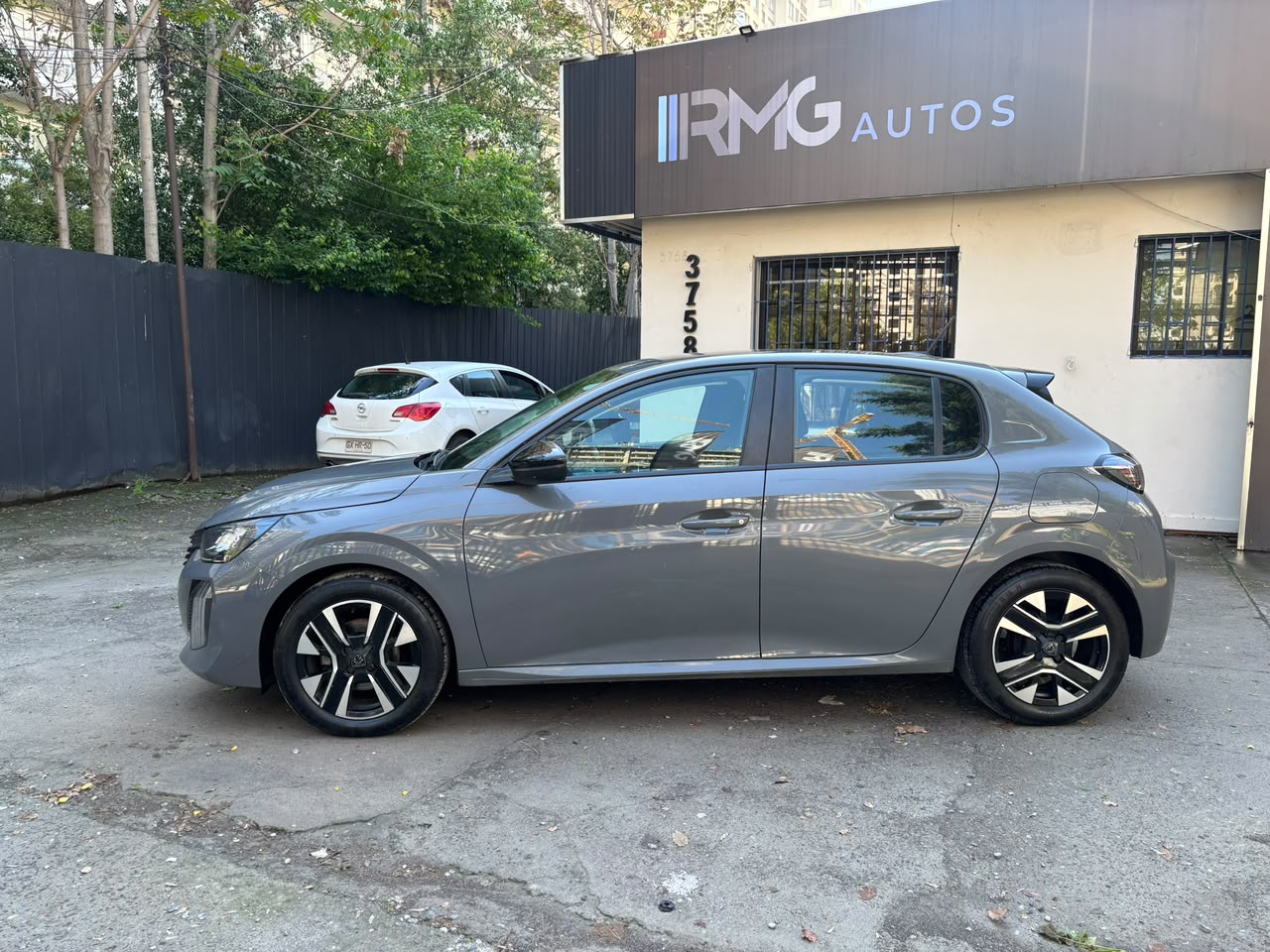 Peugeot 208 — foto 2 de 17