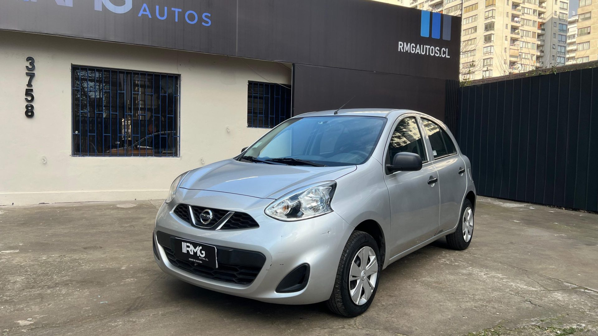 Nissan March - 1
